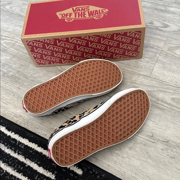 Vans Leopard Slip-On Shoes - Picture 4 of 8